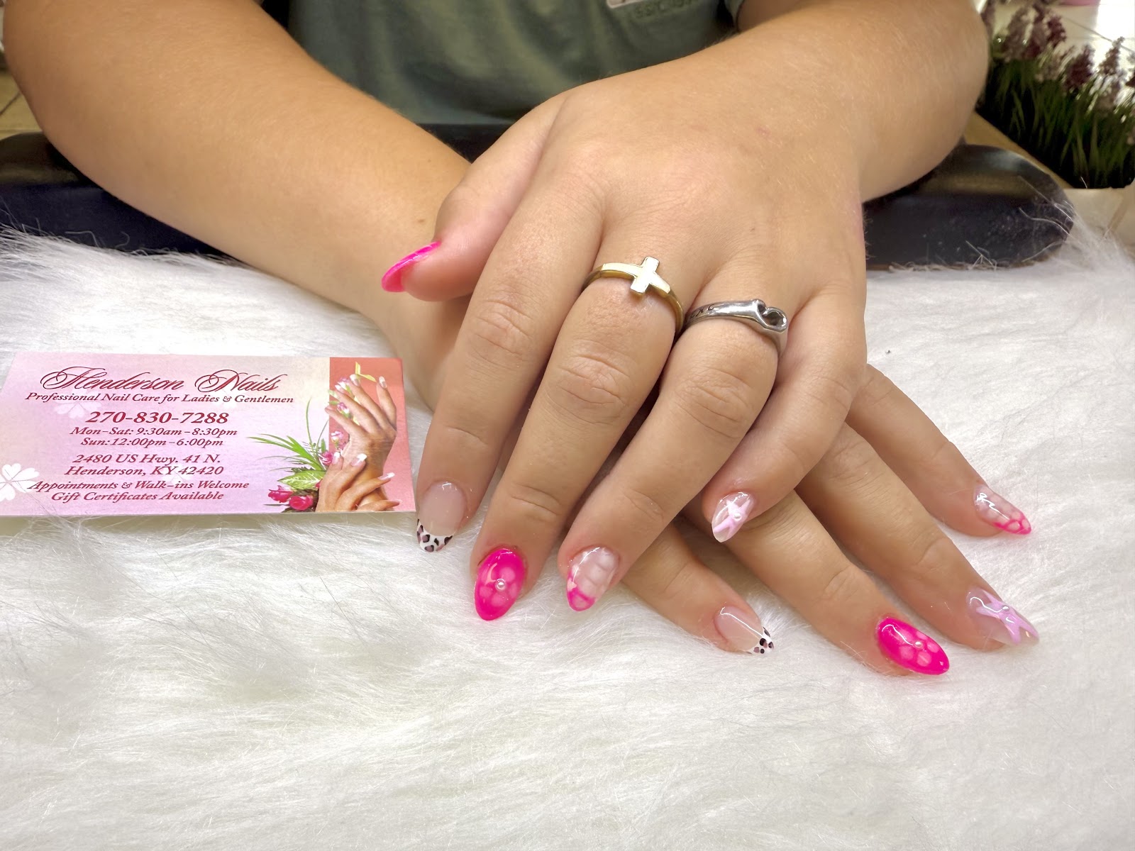 Henderson Nails & Spa logo